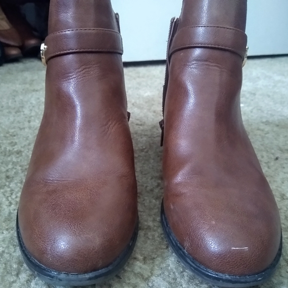 Kelly & Katie Tan Ankle Boots - Picture 3 of 3